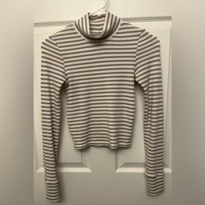 American Eagle Mock neck crop tee